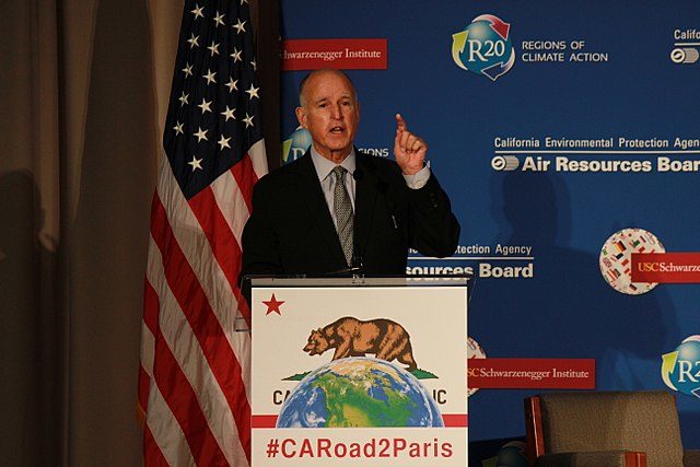640px-governor_jerry_brown_14996437340-3797327